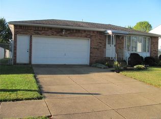 37 Ashleaf Dr, Buffalo, NY 14227