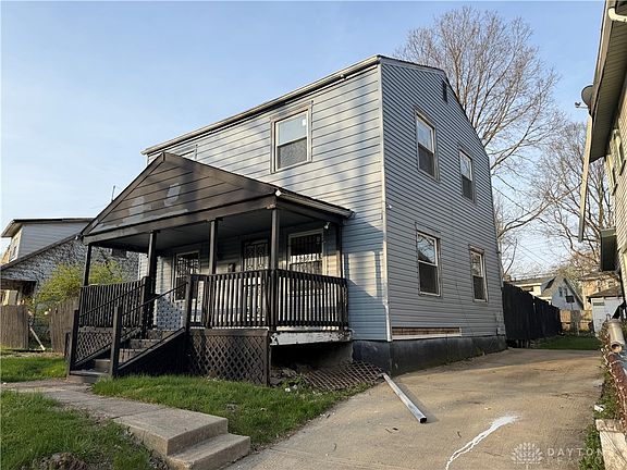 3rd image of 749 Maplehurst Ave