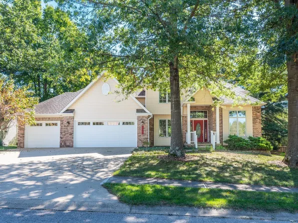 2500 E Cedarwood Dr, Bloomington, IN 47401