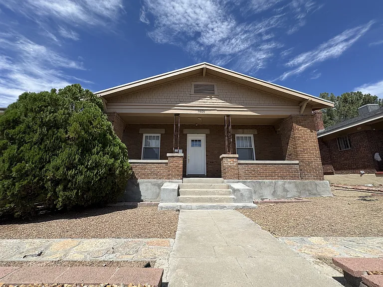 1606 Hawthorne St — Photo 2