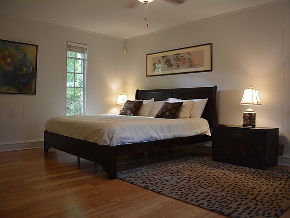 Bedroom has tv, walk in closet. High-quality cotton linens provided