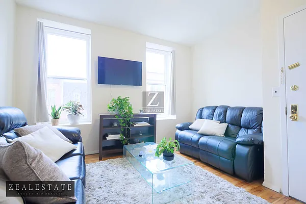 Rented by ZealEstate Group Inc | media 18