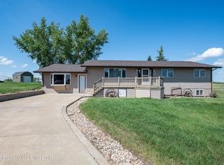 79 Lincoln St Ne, Killdeer, ND 58640