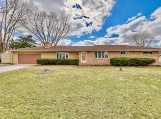 21615 Holly Crest Dr, Brookfield, WI 53045