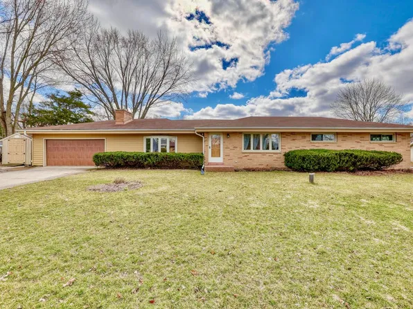 21615 Holly Crest DRIVE, Brookfield, WI 53045