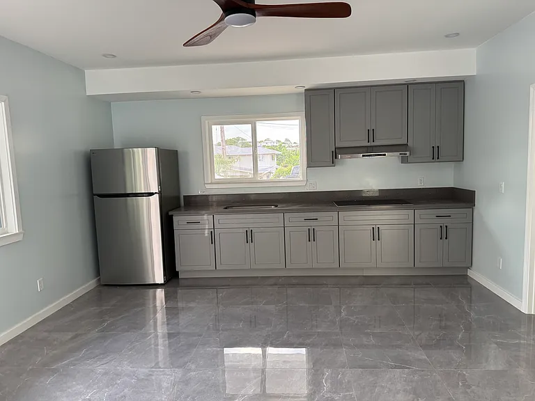 1635 Hoolehua St #R — Photo 2