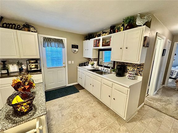 5th image of 1045 E 32nd St