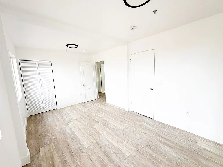 2637 S Manhattan Pl — Photo 16