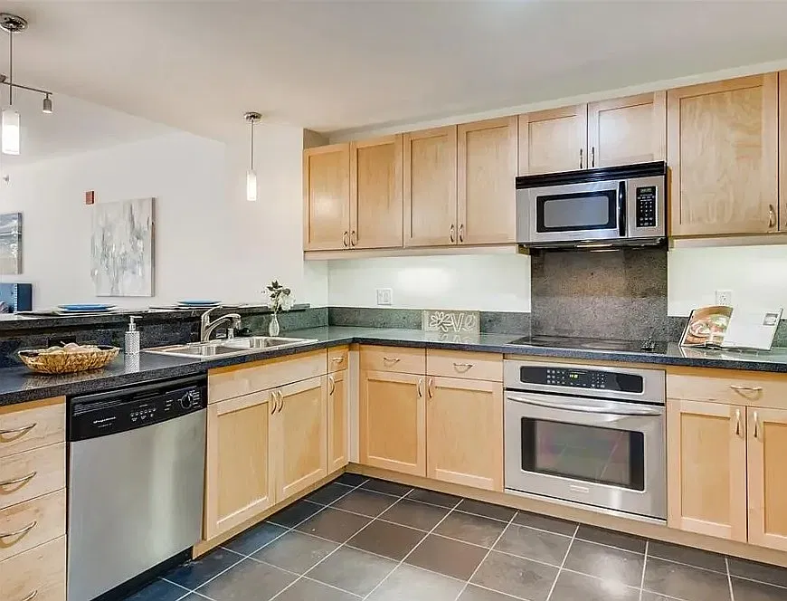 Studio, 718 sqft, $2,195 — Photo 4