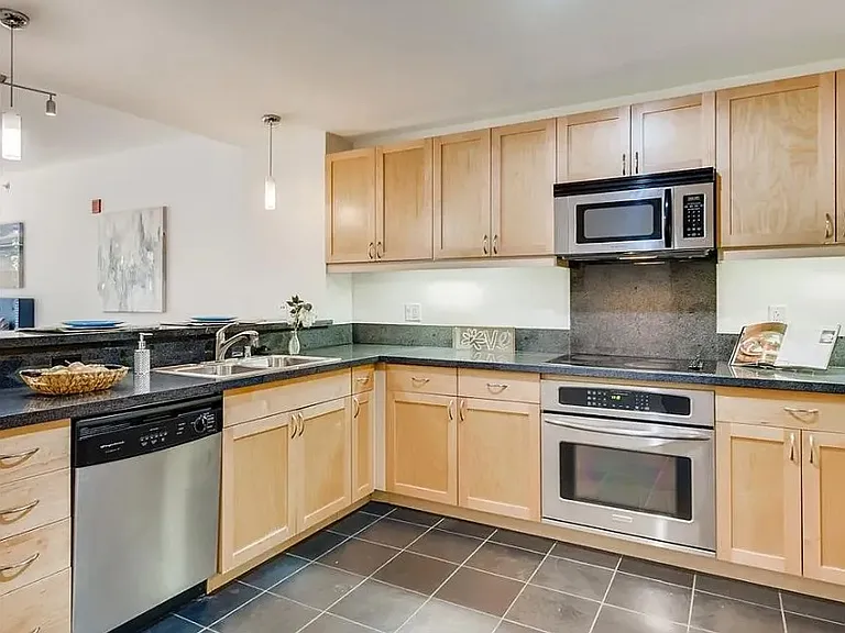 1150 J St #1 — Photo 9