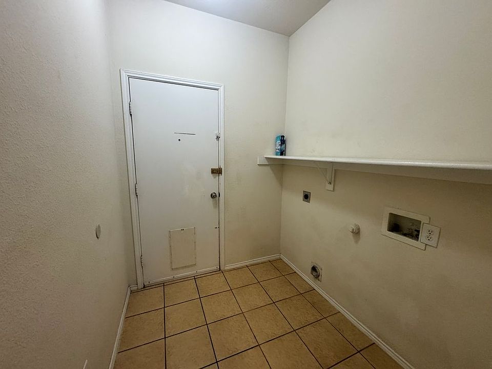 1st image of 1705 River Oaks Dr
