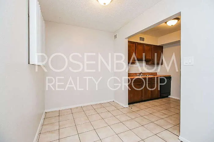 1050 W University Dr #201 — Photo 7