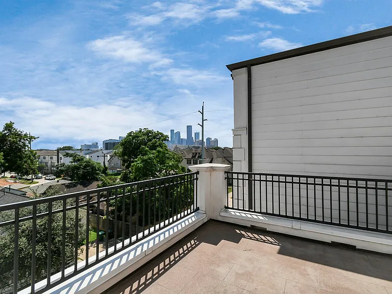 2709 Kennedy St — Photo 3