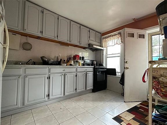 5th image of 536 60th St