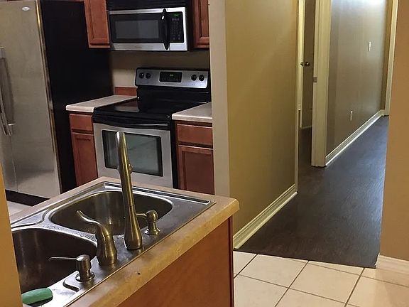 5th image of 220 Crestpointe Dr