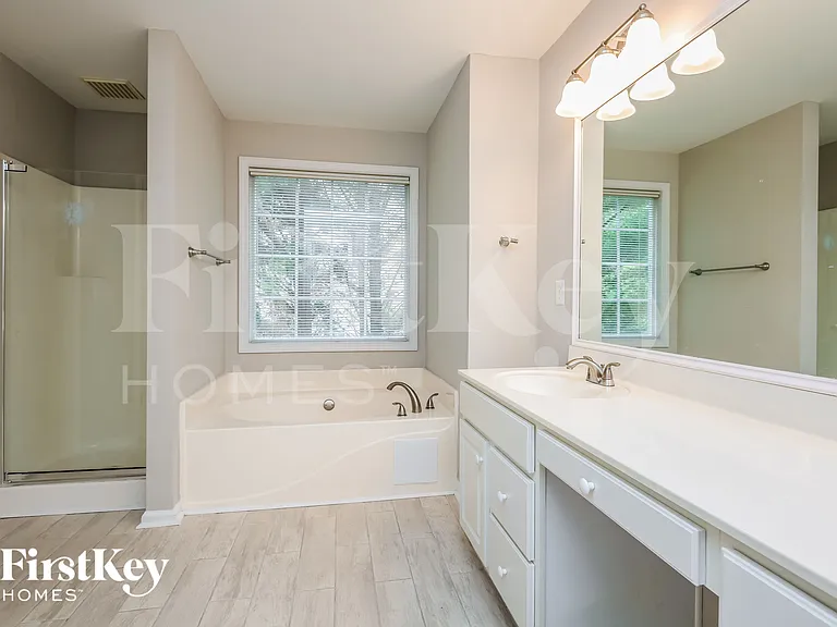 2410 Kirkstone Dr — Photo 13