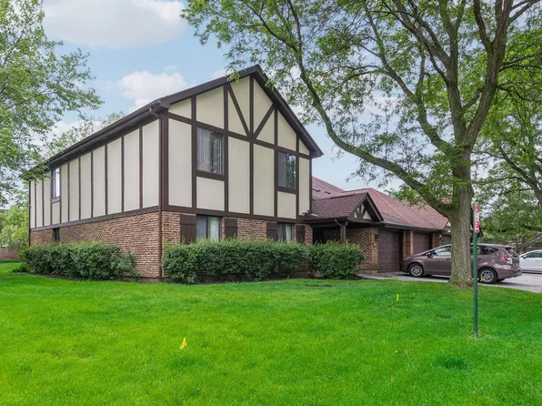 1005 Harbour Dr APT 2B, Wheeling, IL 60090