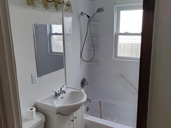4th image of 2438 Warrick St