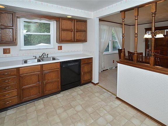 5th image of 638 Stamford Dr