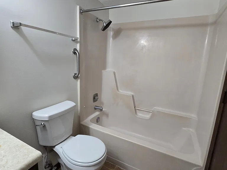 125 Albany Dr #C — Photo 6