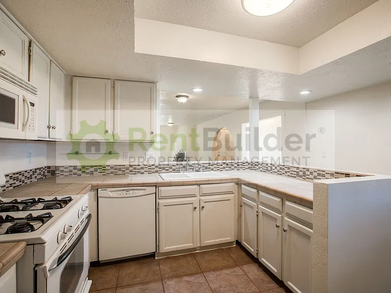 10101 La Paz Dr NW — Photo 13