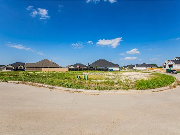 955 Gallant Fox Rd, Hewitt, TX 76643