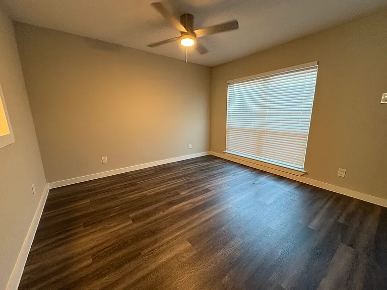 206 Rolling Hills Pl — Photo 8