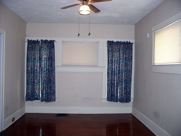 3rd image of 2614 Van Buren Ave