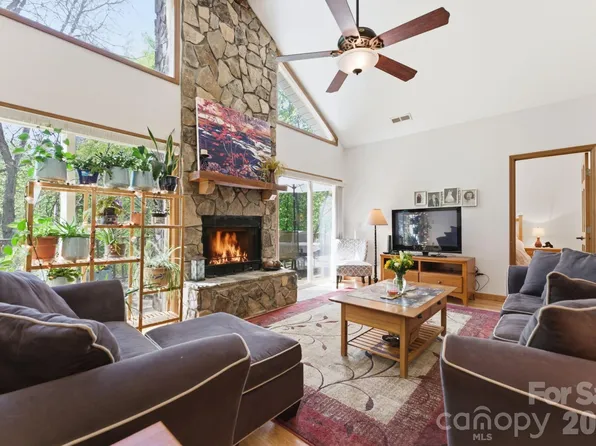 24 Pine Blf #17, Whittier, NC 28789