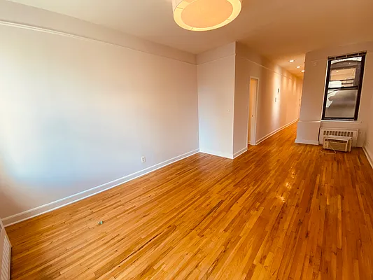 Rented by Metropolis Real Estate of Manhattan | media 21