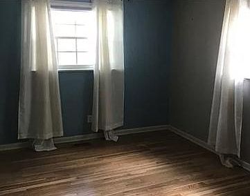 3rd image of 1104 Lake Ave