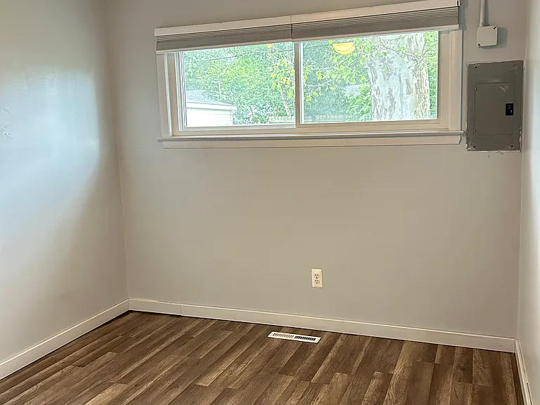 28069 Brentwood St — Photo 15