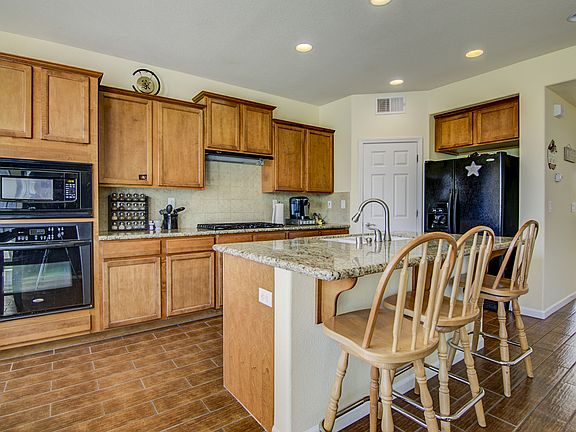 4th image of 1305 Standish Cir