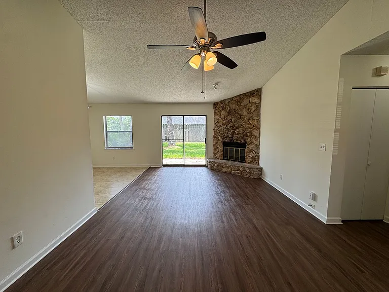 10272 Arrowhead Dr — Photo 3