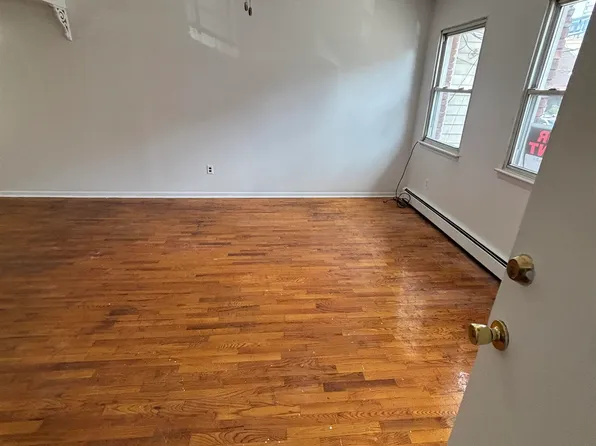 19 Skillman Avenue image 2 of 17