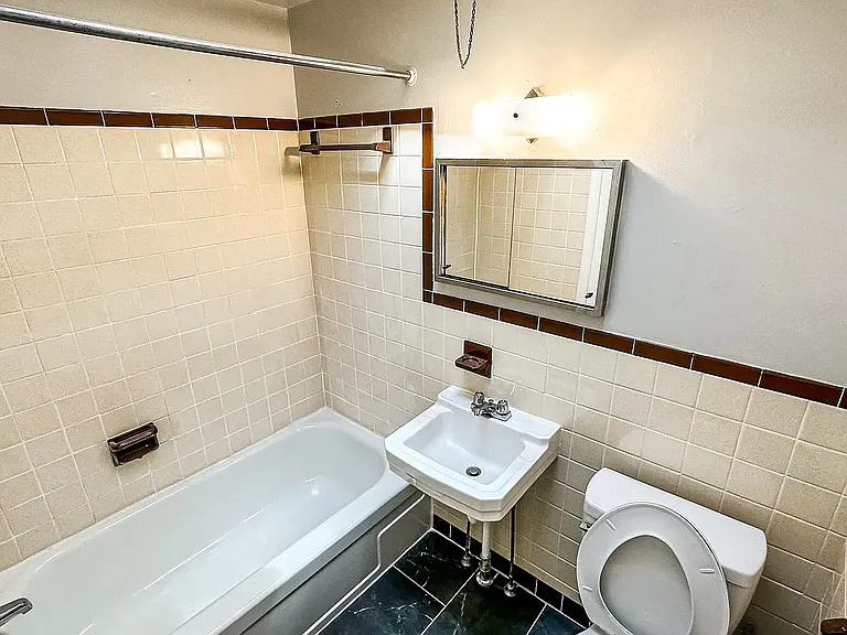 600 Walnut Ln #2 — Photo 9