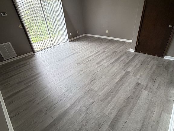 5th image of 105 New St