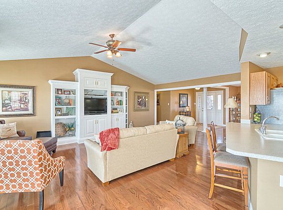 3rd image of 6721 Sutherlin Ln