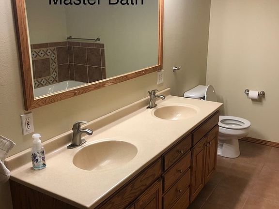 2nd image of 1129 Twin Oaks Dr
