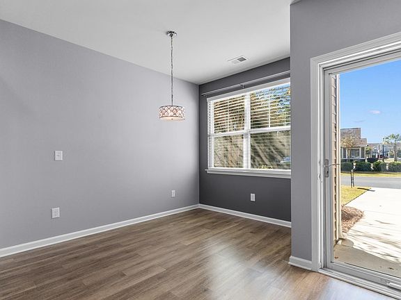 4th image of 100 Machrie Loop #17-C