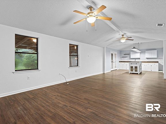 3rd image of 3151 Baptiste Dr S