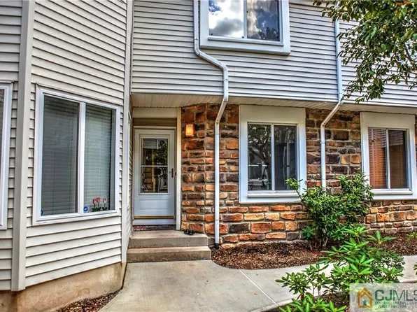 1026 Schmidt Ln, North Brunswick, NJ 08902