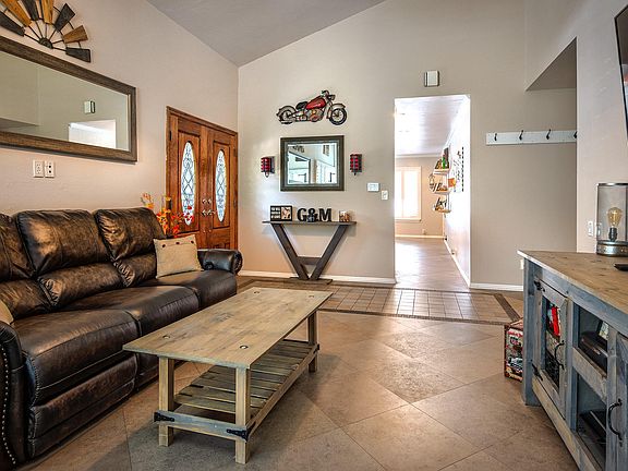 5th image of 1843 Peppertree Ct