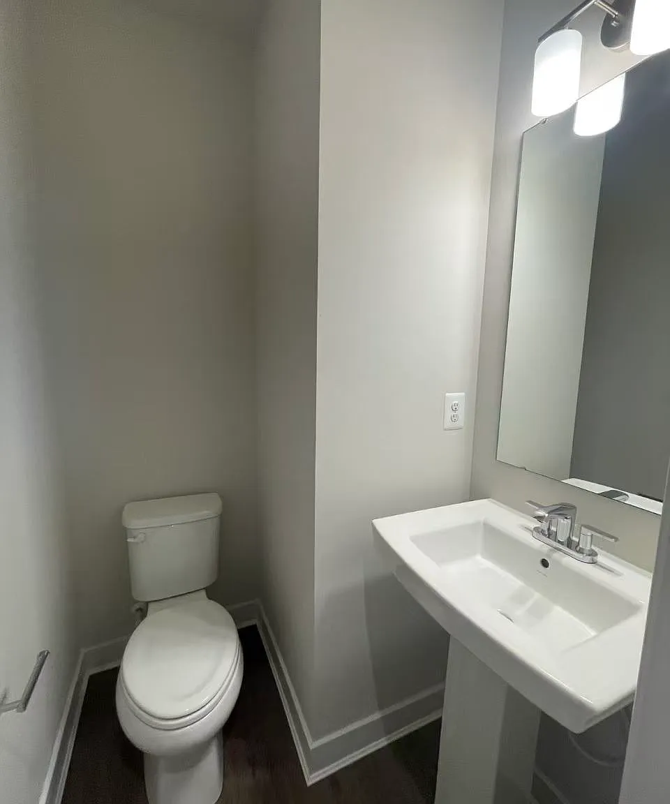 4 bed, 3.5 bath, 1723 sqft, $2,800 — Photo 2