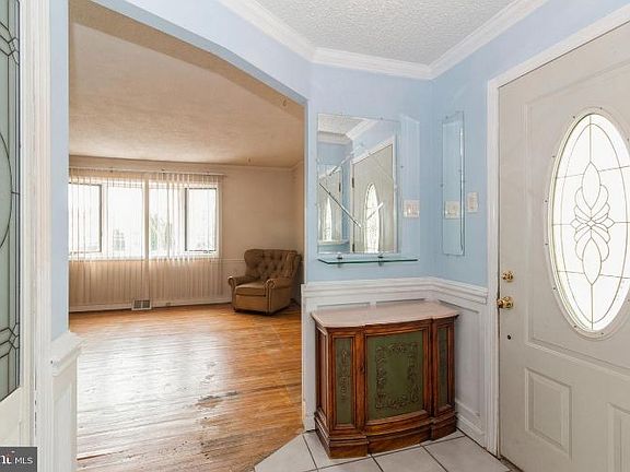 2nd image of 10817 Kelvin Ave