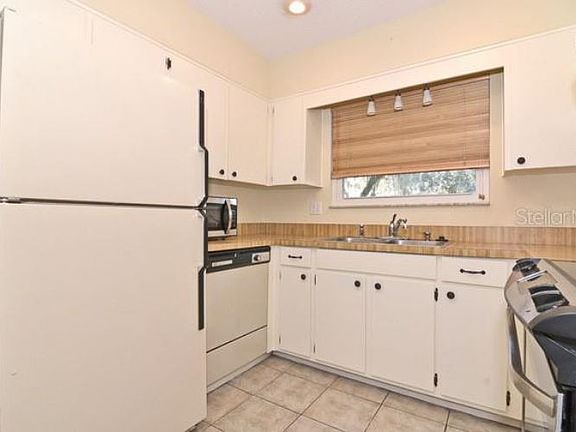 5th image of 412 W Lakeview Ave
