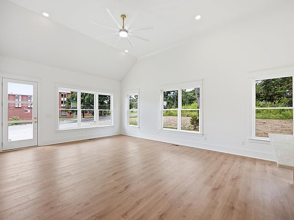 5th image of 358 Thomas Rd