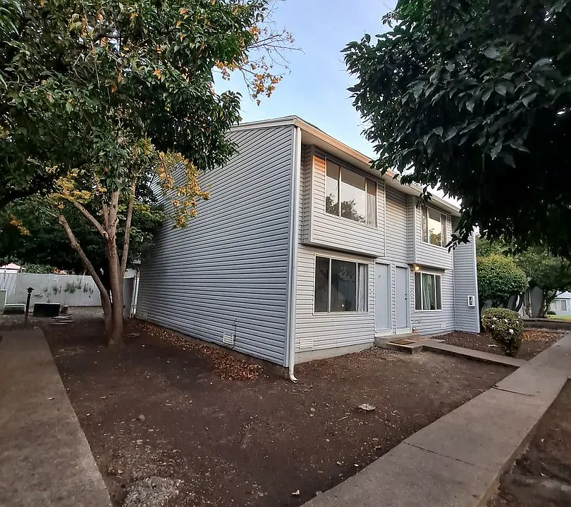 2000 Brookhurst St #25