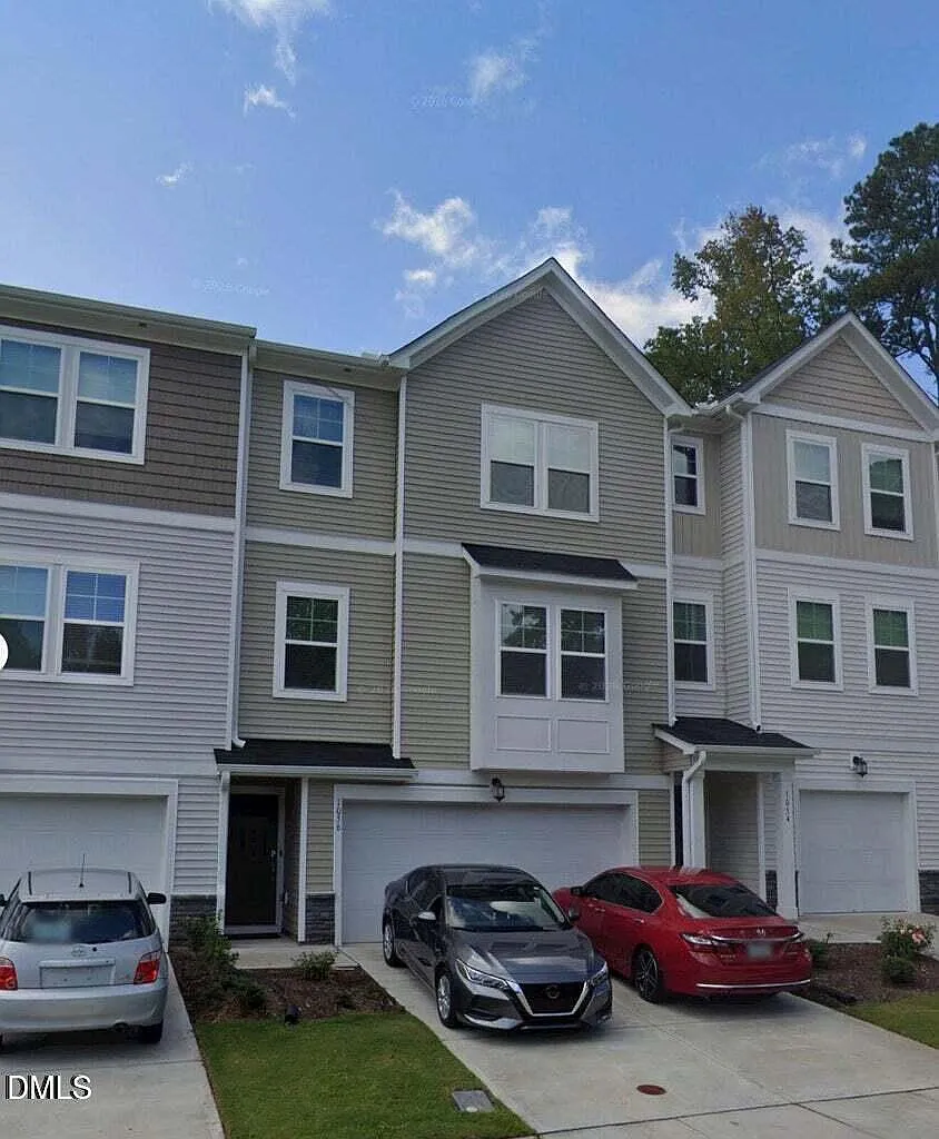4 bed, 3.5 bath, $2,250 — Photo 1