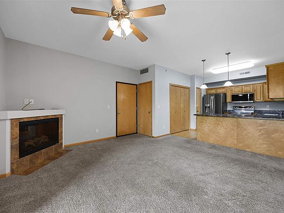 5th image of 1092 Walnut Ave Unit 102